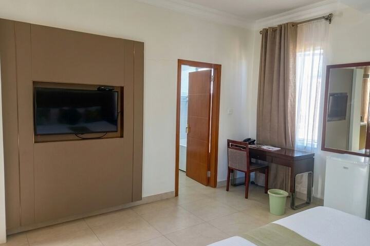 Room 25 of 57