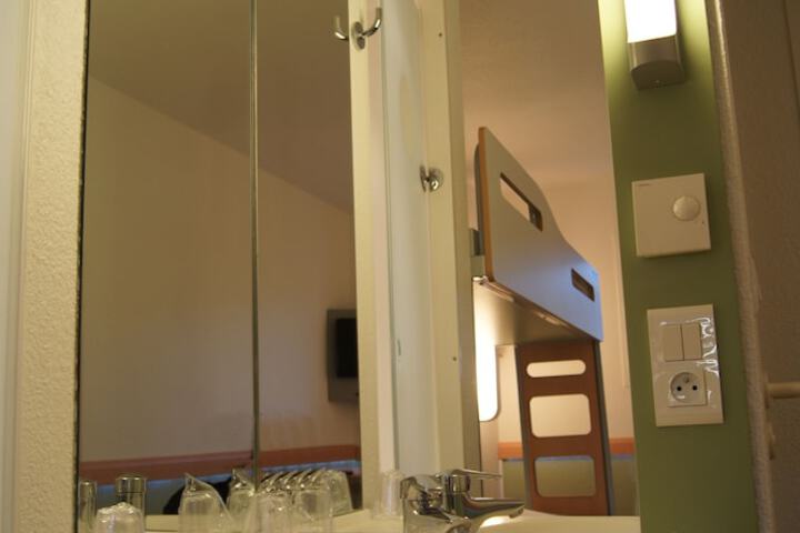 Room 35 of 65