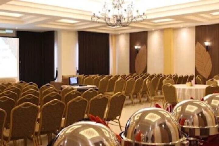 Ballroom/Hall 24 of 30
