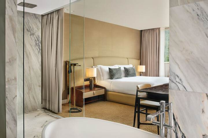 Room 9 of 169