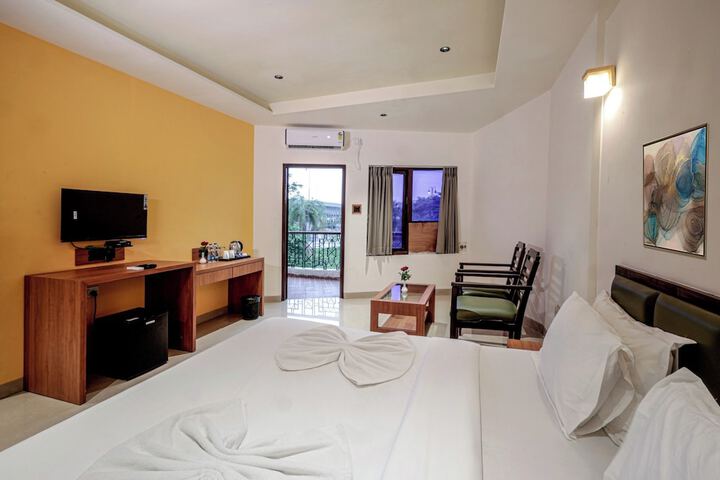 Room 4 of 12
