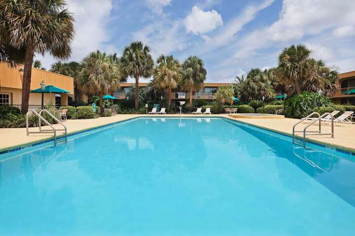 Hotel Pool