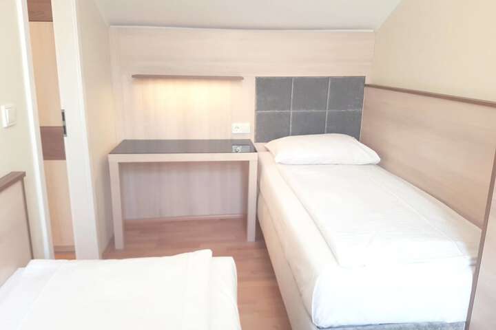 Room 50 of 133