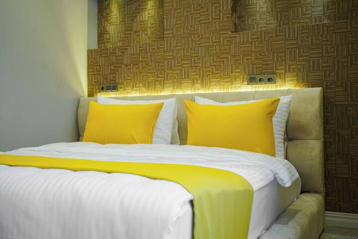 Room 3 of 94