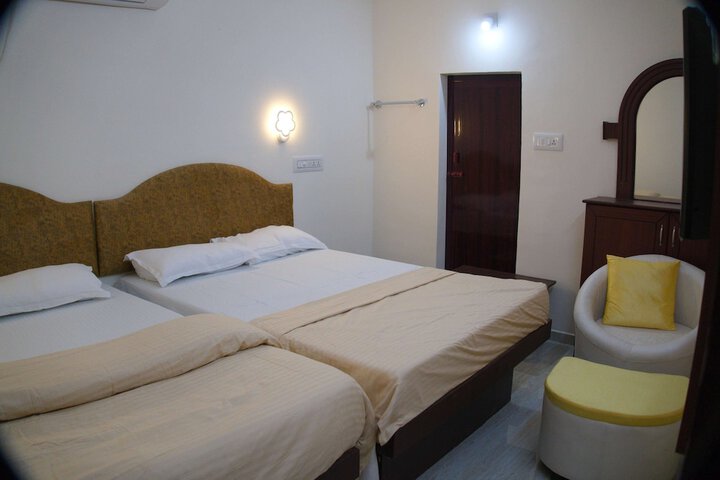 Room 8 of 16