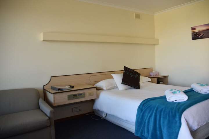 Room 13 of 37