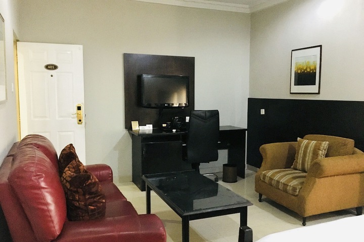 Room 12 of 36