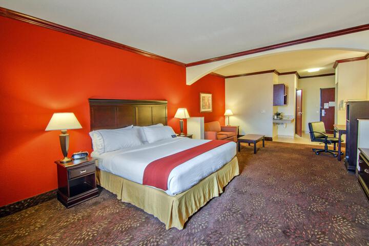 1 King Bed (1 of 13)