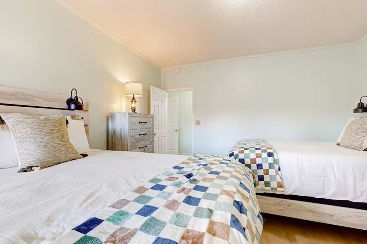 Room 7 of 120