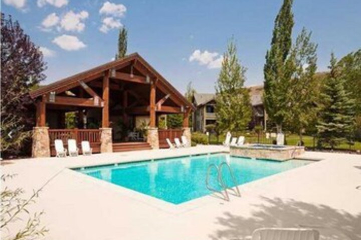 Pool 24 of 36