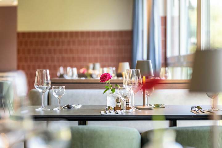 Dining 10 of 16