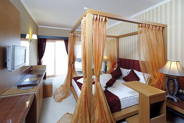 Room 4 of 225