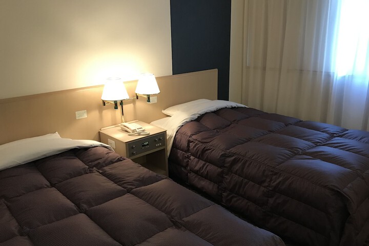 Room 9 of 50