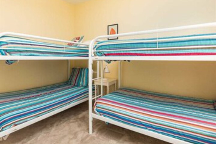 Room 32 of 37