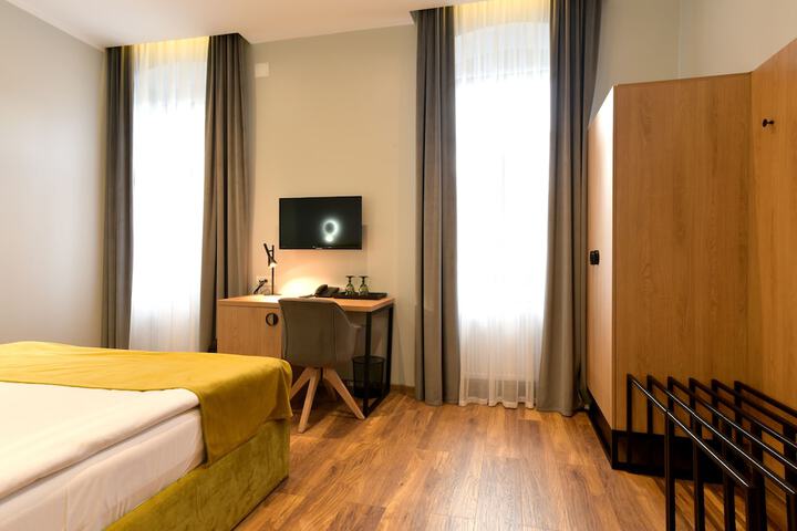 Room 3 of 48