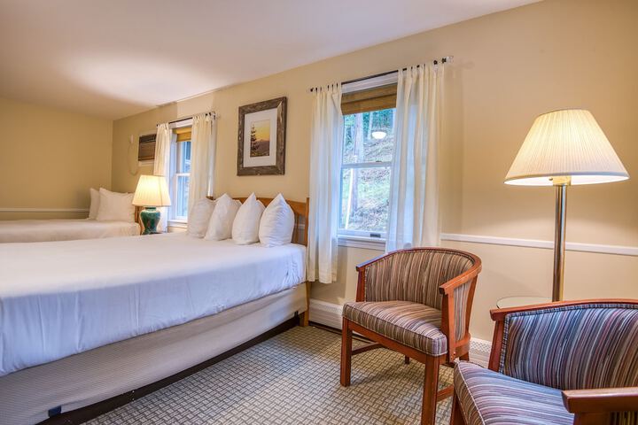 Slope Queen Bed with View (86 of 100)
