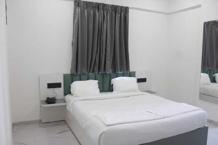 Room 2 of 10
