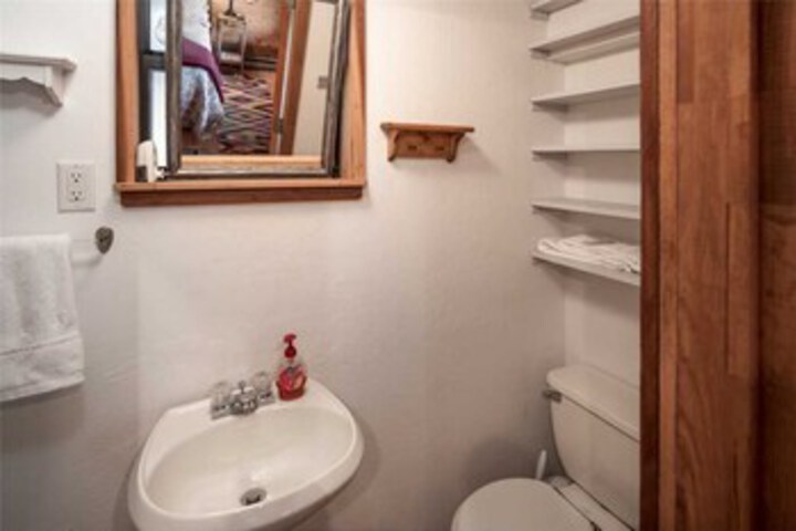 Room 8 of 33