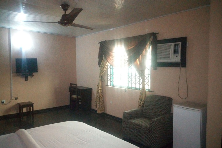 Room 7 of 13
