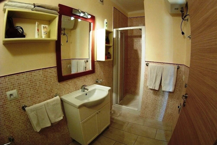Room 7 of 11
