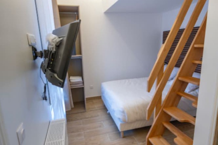 Room 6 of 22
