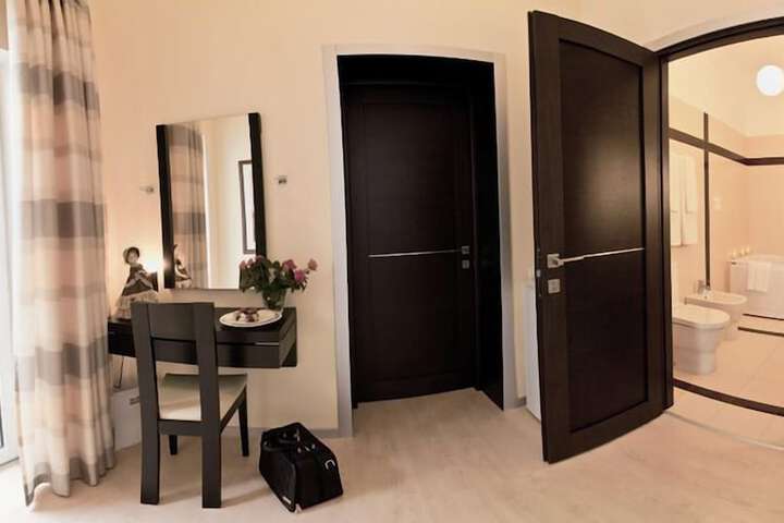 Room 27 of 53