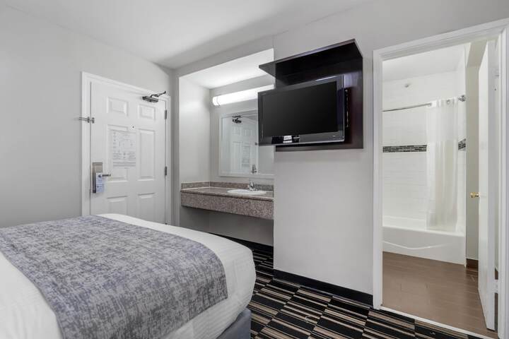 Room 17 of 39