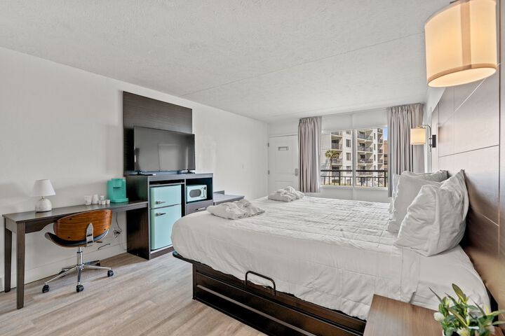 Room 4 of 20