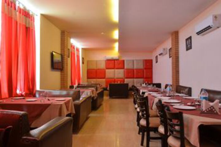 Dining 15 of 17