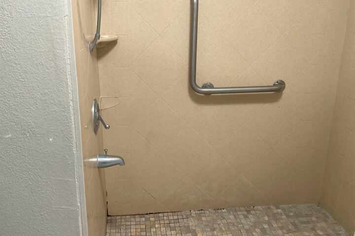 Room 34 of 39