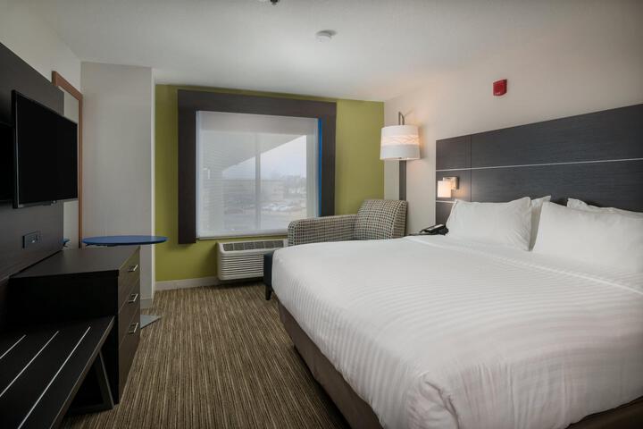 1 King Bed (7 of 13)