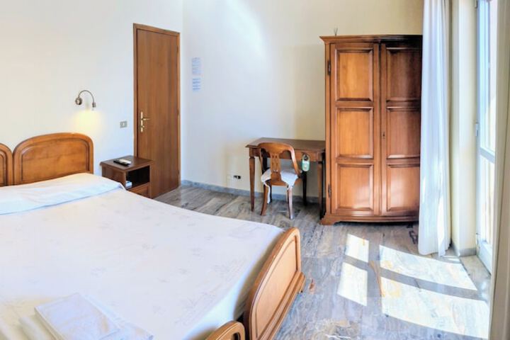 Room 35 of 204