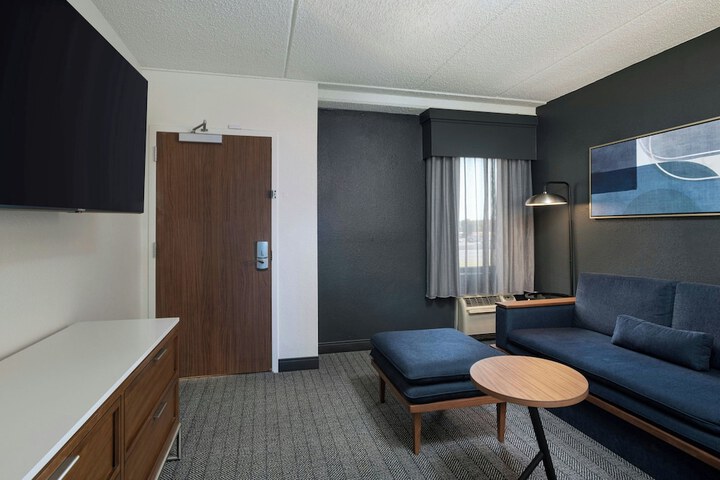 Room 9 of 35