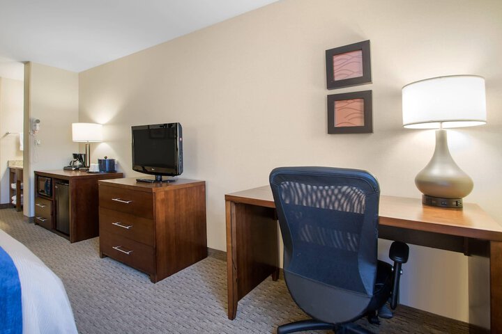 Room 13 of 34