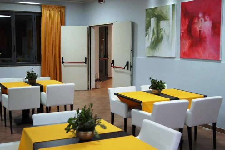 Dining 15 of 17