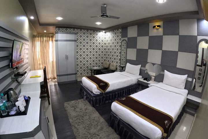 Room 5 of 17