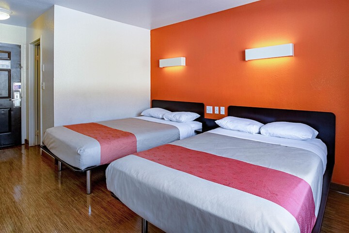 2 Double Beds (4 of 7)