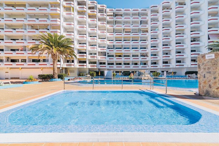 Hotel Pool