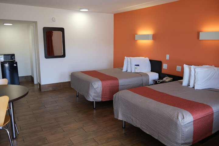2 Double Beds (6 of 9)