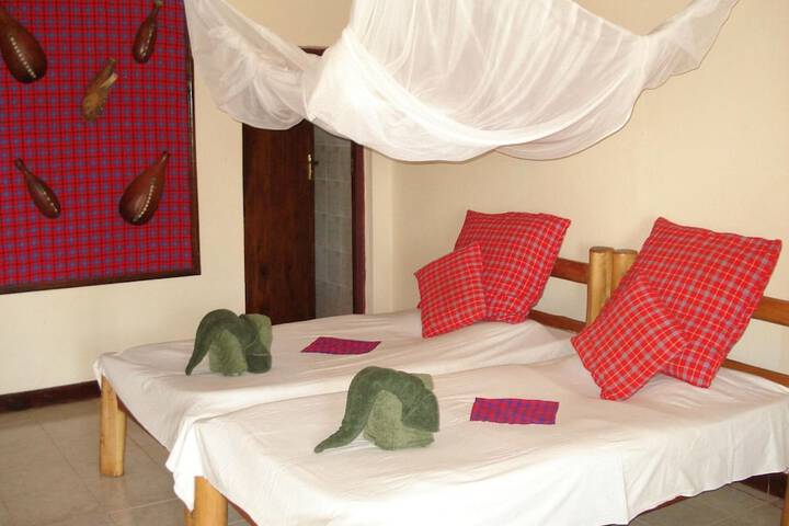 Room 5 of 9