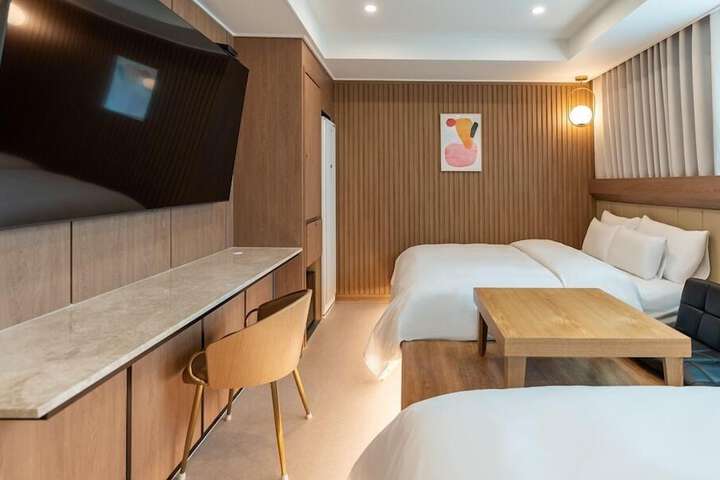 Room 30 of 76