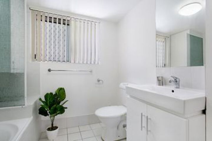 Room 2 of 10