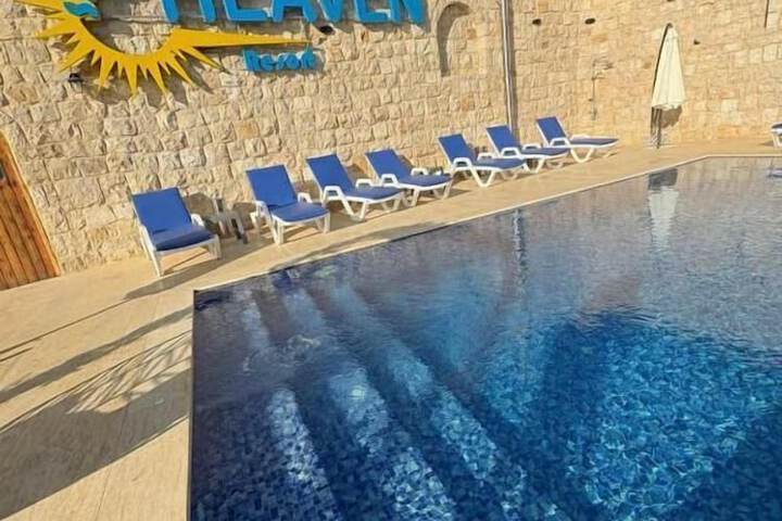 Pool 4 of 6