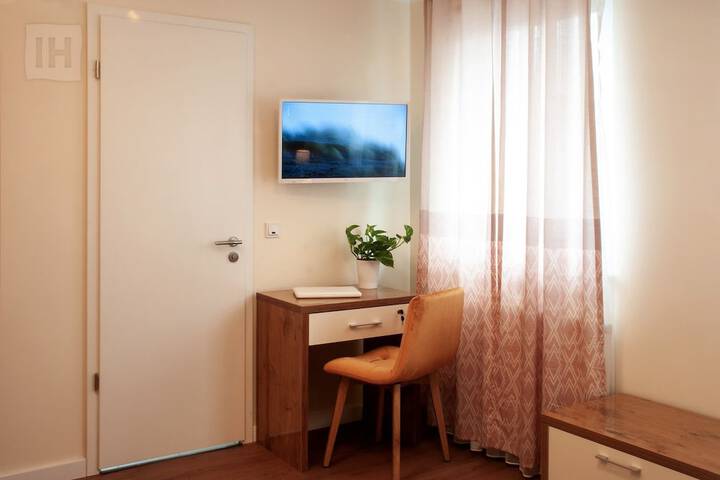 Room 5 of 36