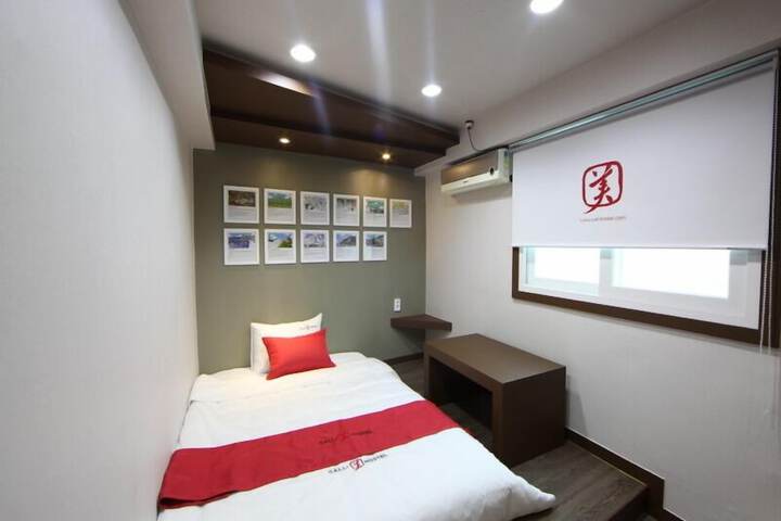 Room 22 of 42