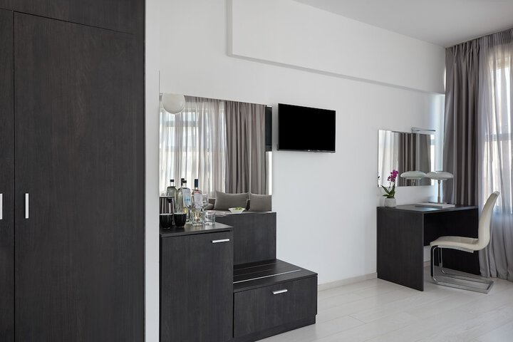 Room 13 of 27