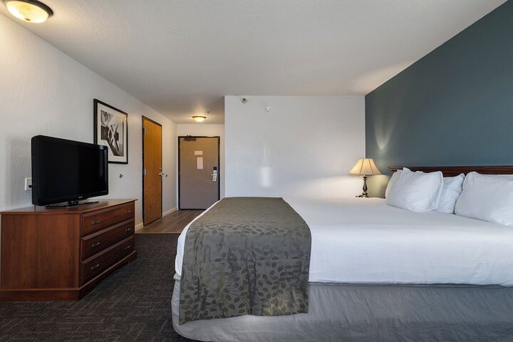 1 King Bed (11 of 26)