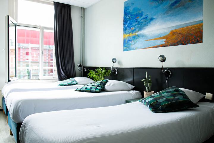 Room 14 of 33