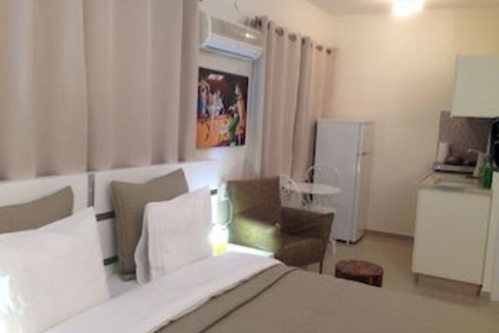 Room 8 of 12