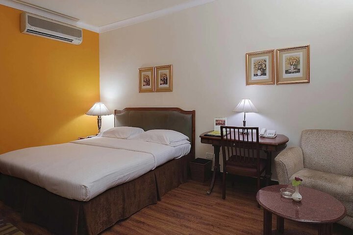 Room 5 of 48